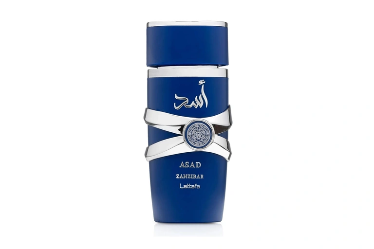 Asad Zanzibar de Lattafa, flacon bleu et argenté d’eau de parfum 100 ml.
